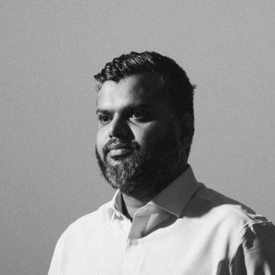 MDP Qaumee Majlis member and former journalist <a href="/HucenHassan/">Hussain Hassan</a> has been arrested for taking a picture.

Free <a href="/HucenHassan/">Hussain Hassan</a> now!

#FreeHucenNow