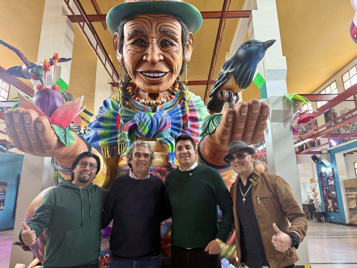 sergio_fajardo's tweet photo. ¡Viva Pasto, carajo!
 El Carnaval de Negros y Blancos es uno de los grandes orgullos de Nariño, de Colombia y un patrimonio de la humanidad.
 Hoy visité el Museo del Carnaval en Pasto, donde conocí un poco de la historia de esta fiesta y las carrozas ganadoras de años anteriores, verdaderas obras de arte.Terminamos el recorrido con una presentación de colectivos coreográficos.