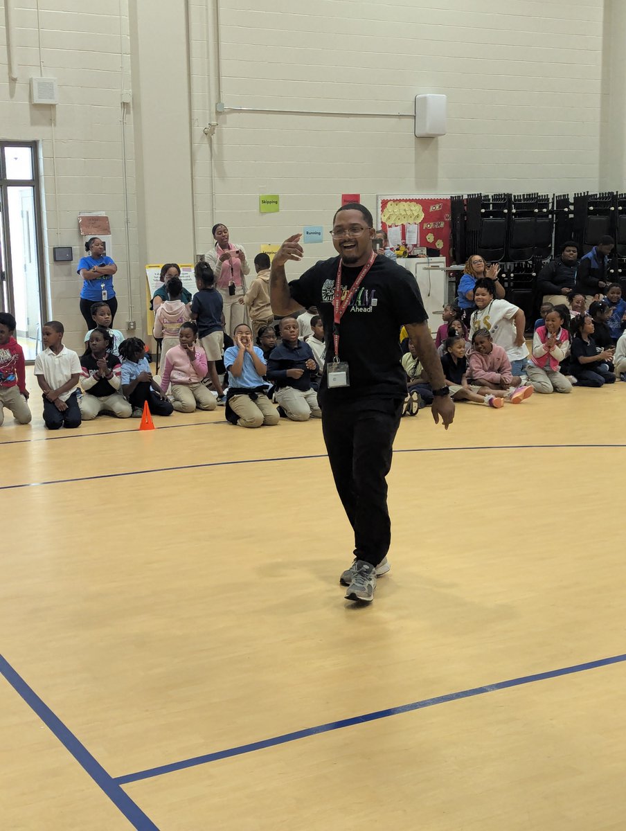 APSFLSTRONG's tweet image. We celebrated 50 students and teachers for reading achievements at our Literacy Pep Rally! Ask your scholar why they were recognized &amp;amp; set a goal for next time. Keep logging in Beanstack, taking AR tests, and leveling up in Reading A-Z! #FLStrong #racetoread #sparkingcuriosity