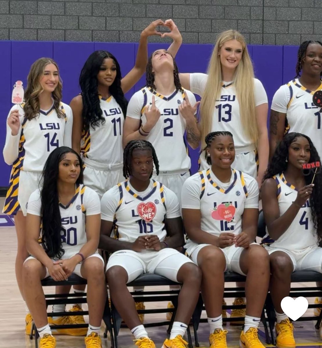 GeauxTigerHoops's tweet image. media day for your 2025-2026 LSU wbb team 🐯 #GeauxTigers 🎉