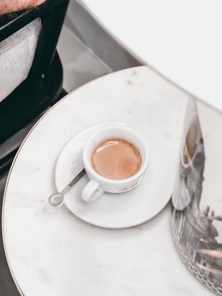 تحت تأثير يوم سعيد على قلبي🤎