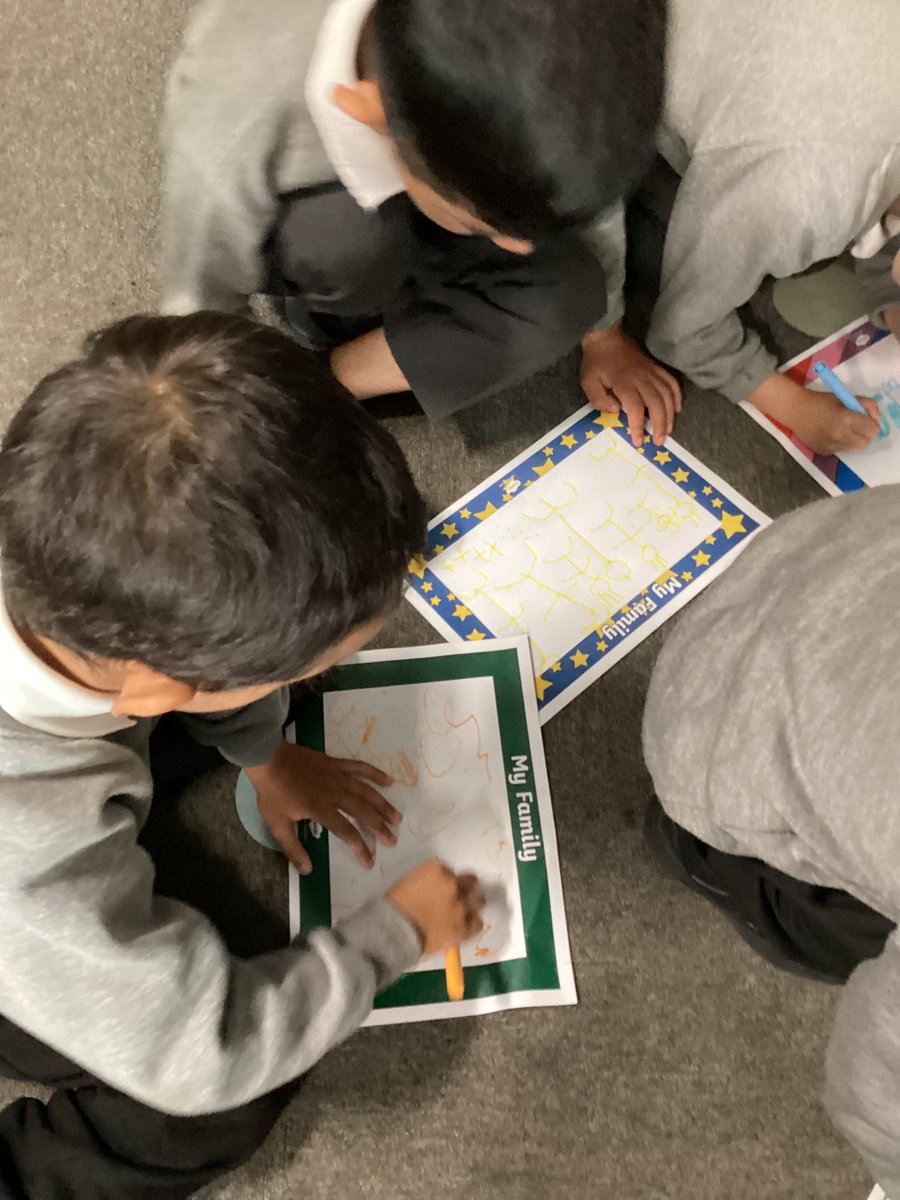 MrsGriffiths7's tweet image. We are a family drawing club today. We drew who lived in our house. Our penpal patter the is week is dots so we used them to make our families do funny things 😂 #eyfs #drawingclub #weareafanily #writing