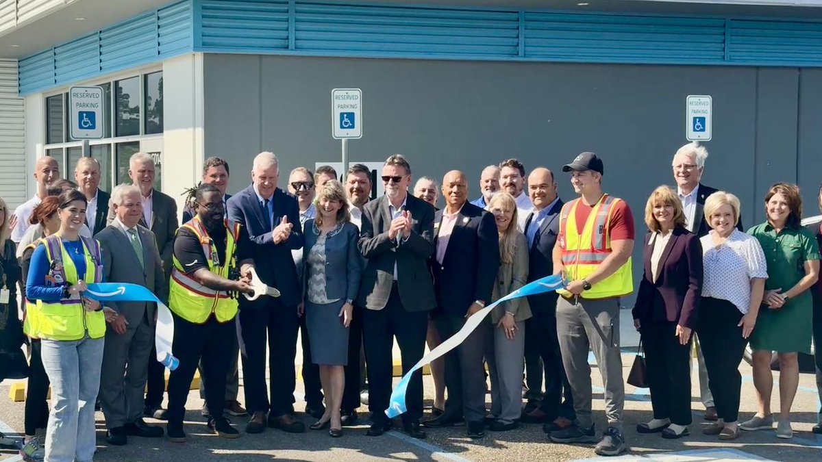 Exciting day in Slidell! 🎉 The new Amazon delivery center is open, bringing jobs and opportunity to St. Tammany. A big step forward for our community’s future prosperity. Photo courtesy of: <a href="/CityofSlidell/">City of Slidell, LA</a> #StTammanyEDC #Amazon #EconomicDevelopment