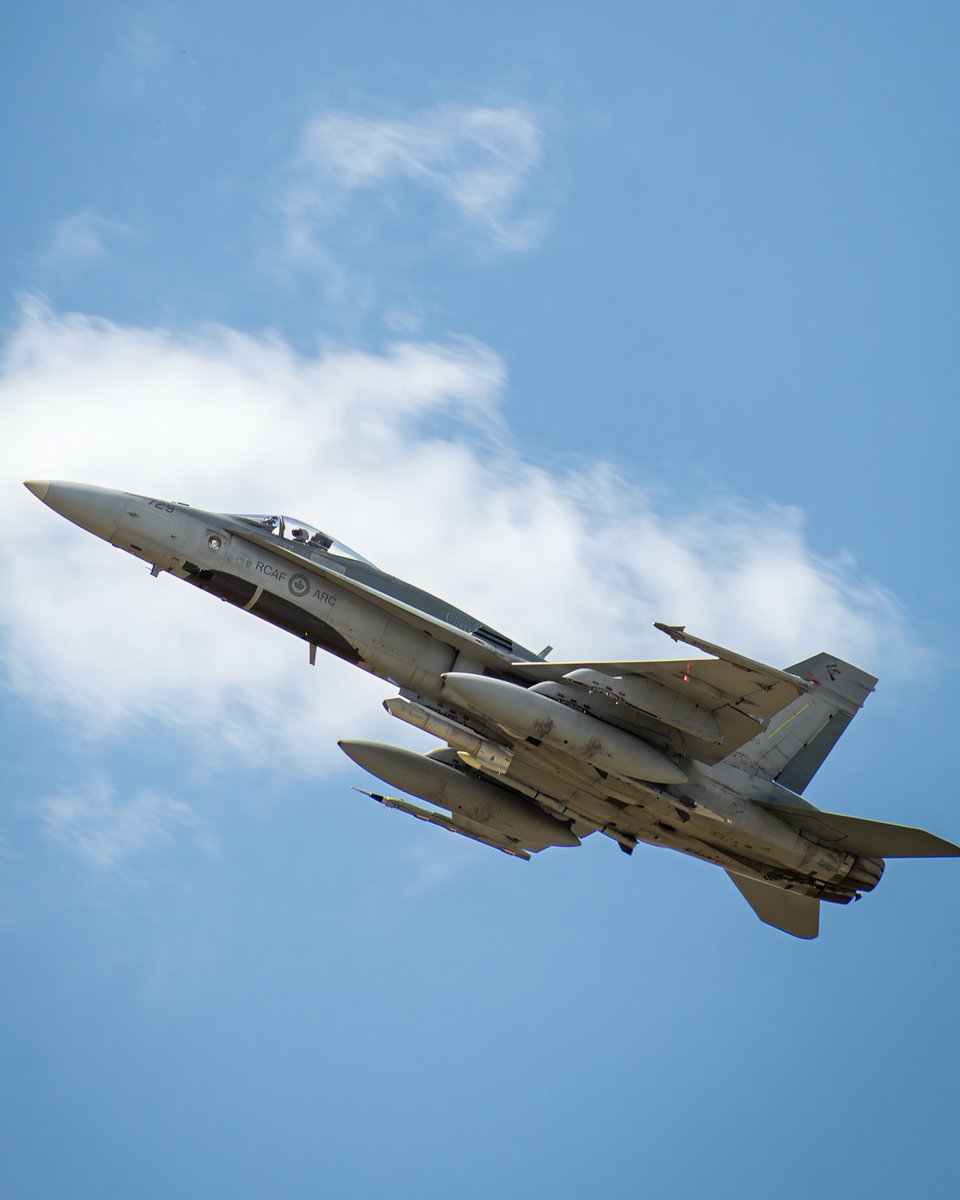 brit_chaston's tweet photo. Always nice to have @RCAF_ARC back in the Lincolnshire skies. CF-18 Hornet on take off at @RAFWaddington yesterday 🇨🇦 https://t.co/VWGGmrAmwp