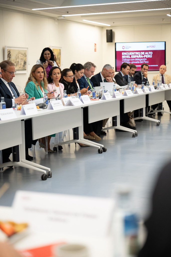 🇪🇸🇵🇪Hoy he participado en un reunión con la delegación de Perú, organizada por InPeru y <a href="/Espana_Peru/">Fundación Consejo España-Perú</a>
España es hoy el 2º inversor en Perú, con más de 500 empresas españolas comprometidas con su desarrollo económico y social.