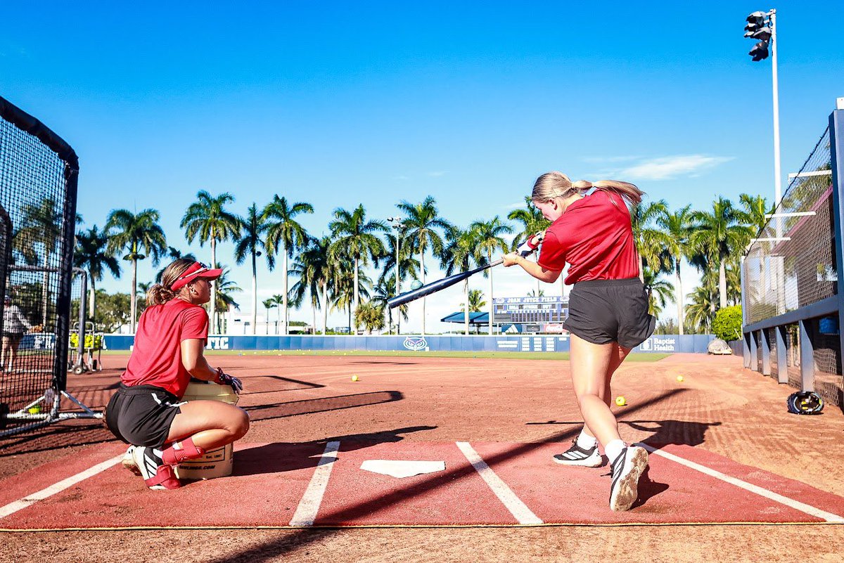 FAUSoftball's tweet image. Just another day in Paradise 💣↗️🌴