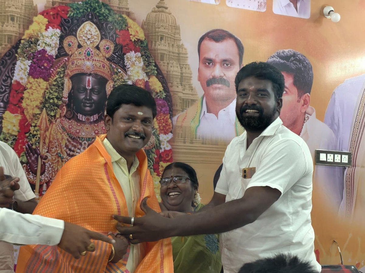 10/09/2025புதன் கிழமை மாலை ஏரல் மண்டல் அலுவலகத்தில் வைத்து பாரத  பிரதமர் நரேந்திர மோடிஜி அவர்களின் 75வது பிறந்தநாள் விழாவை முன்னிட்டு ஆலோசனை கூட்டம் நடைபெற்றது.
ஏரல்மண்டல் பொறுப்பாளராக (பிரபாரியாக) கலந்து கொண்டு எனது ஆலோசனைகளை வழங்கினேன்.