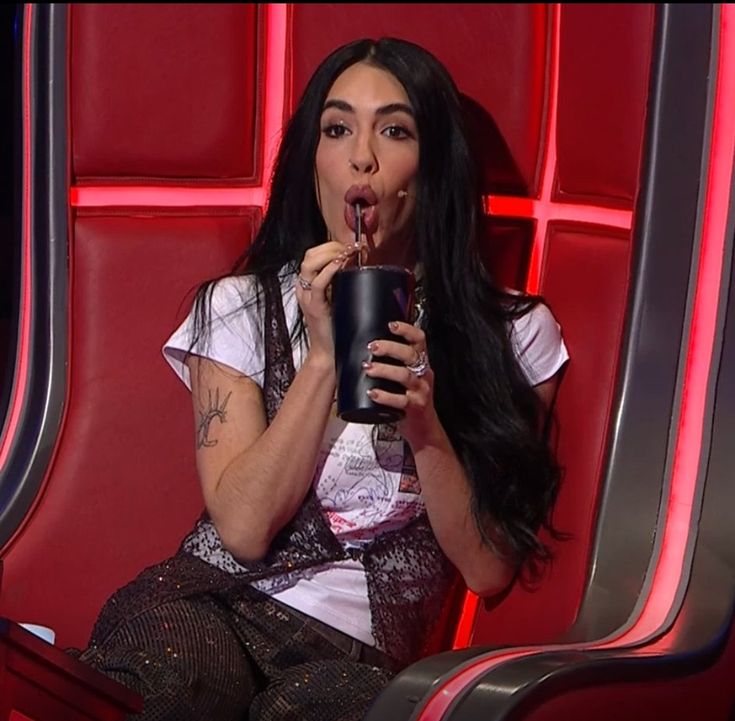 Que lali vivia de qué? Estadios?