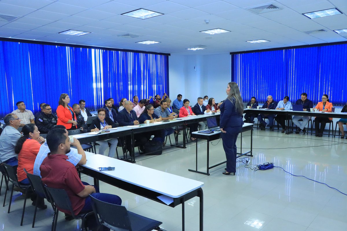 Está actividad forma parte del #TrabajoConjunto impulsado por la #ProcuradoraDDHH <a href="/RaqueldeGuevara/">Raquel de Guevara</a> y participaron <a href="/MedioAmbienteSV/">Ministerio de Medio Ambiente</a>, <a href="/AutoridadAguaSV/">Autoridad Salvadoreña del Agua</a>, <a href="/FGR_SV/">Fiscalía General de la República El Salvador</a>, <a href="/DGEHMSV/">Dirección de Energía, Hidrocarburos y Minas</a> <a href="/PNCSV/">PNC El Salvador</a>, Gobernaciones Departamentales, Alcaldías Municipales, entre otras instituciones del Estado.