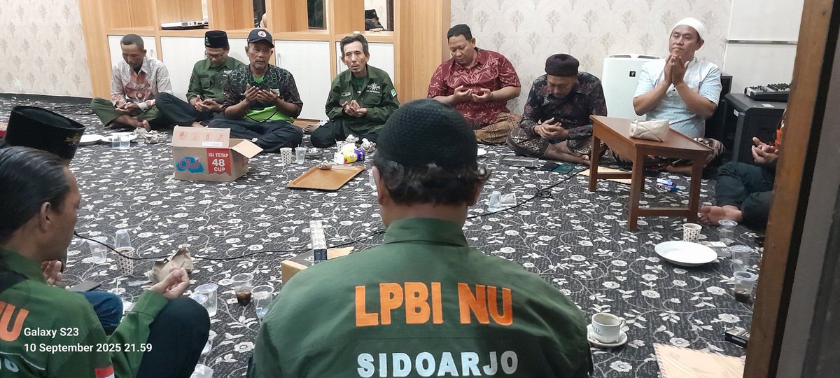 LPBINU_SIDOARJO's tweet photo. Giat PC LPBI NU Sidoarjo dalam rangka Rapat Koordinasi dan konsolidasi Pra Raker lll dan giat pelatihan relawan LPBI NU di rumah dinas ketua DPRD Kabupaten Sidoarjo.(10/09)

#Nahdlatululama #pcnusidoarjo #nudeltamedia #pplpbinu #lpbinu 
                 https://t.co/mfNsw44JpZ https://t.co/lYNpxmAav5