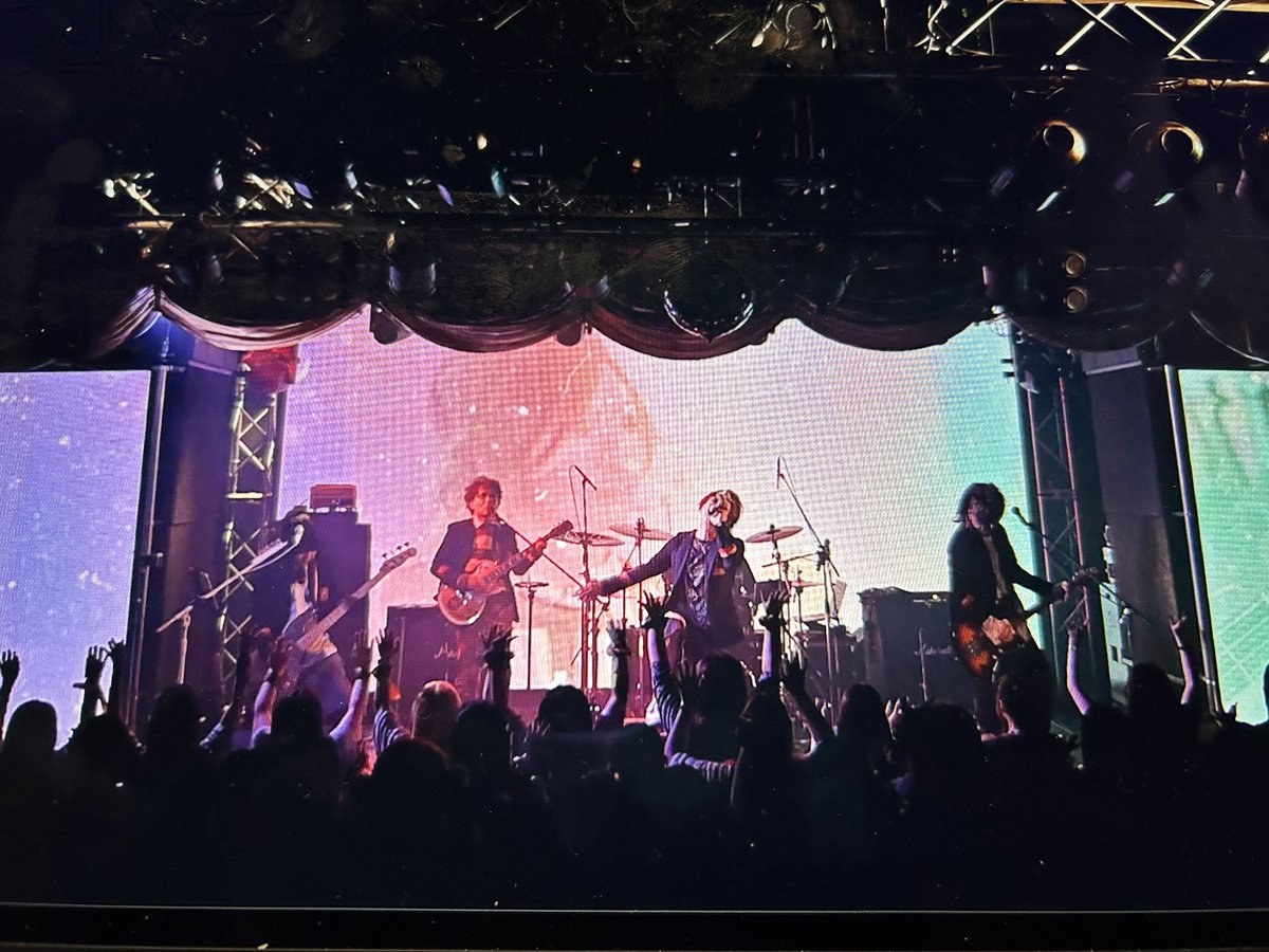 キャメラマンが撮ってくれた映像を見てて、
急に涙が出てしまった。
こんな素敵な映像まで用意してくれて、作ってくれて、ありがとうございました。