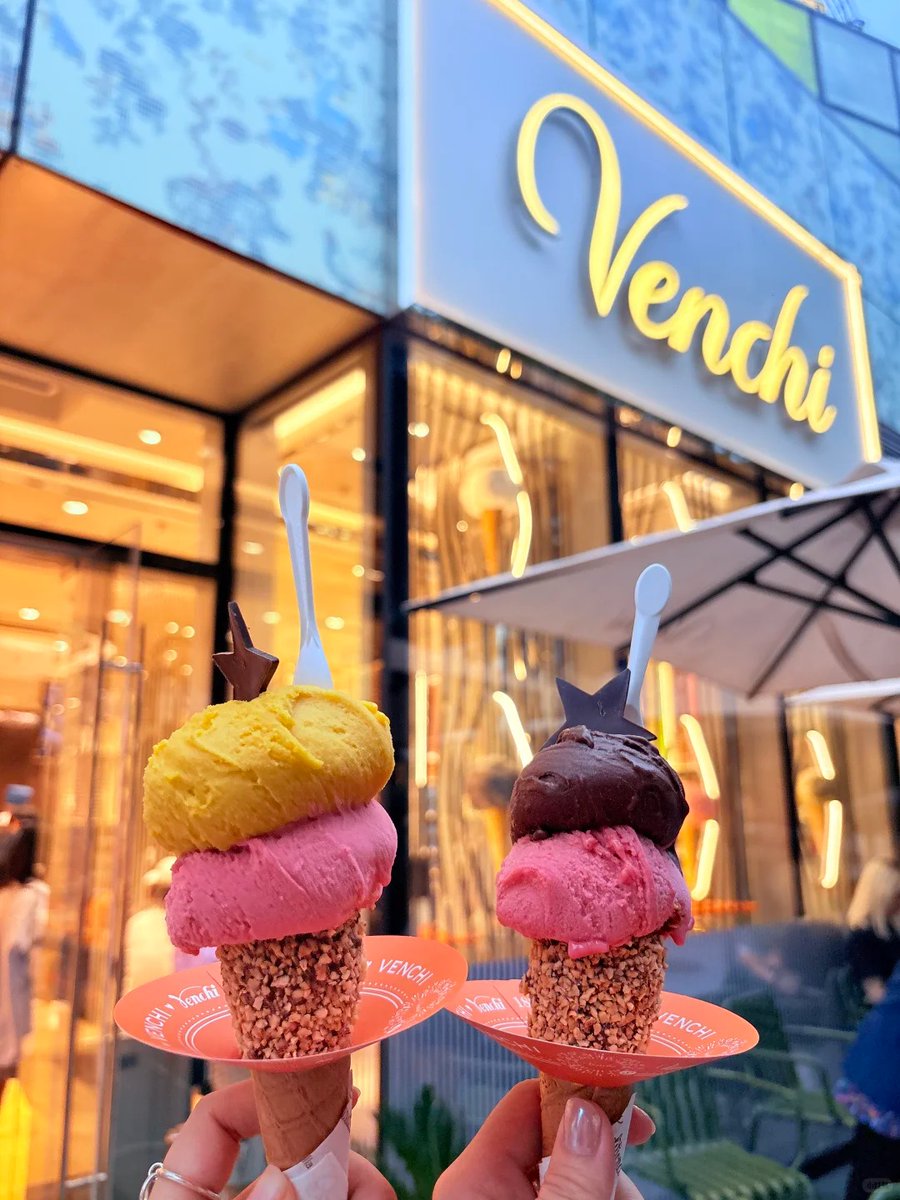 halisumar's tweet image. Keep calm and eat ice cream 😍