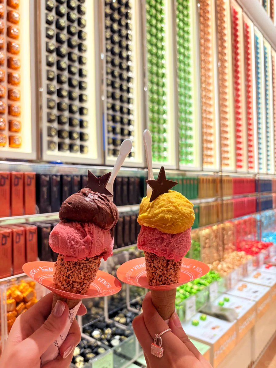 halisumar's tweet image. Keep calm and eat ice cream 😍