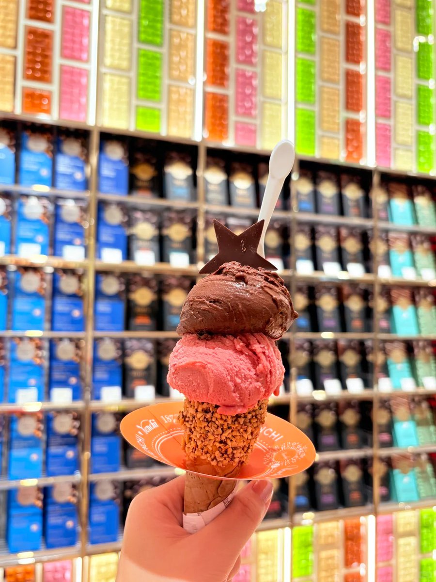 halisumar's tweet image. Keep calm and eat ice cream 😍