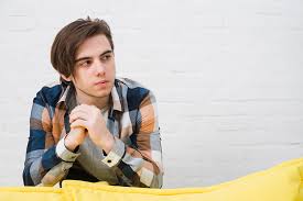 Cartografías del desencanto

Las generaciones educadas para esperar un futuro brillante se enfrentan hoy a la incertidumbre permanente. En América Latina, en Europa y en el resto del mundo, los mapas del presente están trazados por la fatiga de las promesas incumplidas.

✅ Aquí