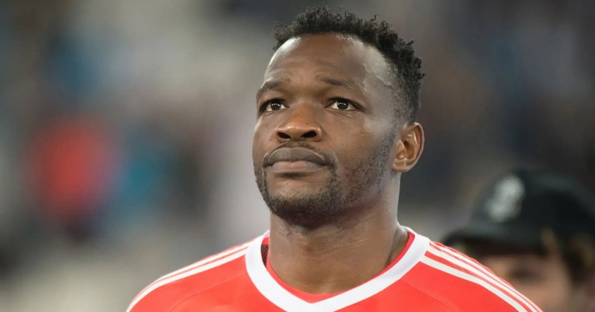 J’avais rêvé que tu finissais ta carrière à l’OM, au final tu l’a fini au Vélodrome. 

El phenomeno 🤍🩵

#Mandanda | #TeamOM