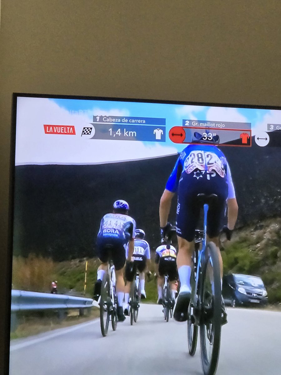 ManuelGmezHoyo1's tweet image. Las imágenes ofrecidas en directo hoy por TVE de la Vuelta ciclista a España, muestran las terribles consecuencias de la irresponsable y delictiva conducta de @alferma1 Mañueco y su Consejero Quiñones,   durante los terribles incendios que asolaron los Montes de León. 
Continúan…