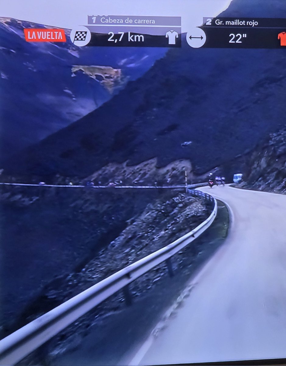 ManuelGmezHoyo1's tweet image. Las imágenes ofrecidas en directo hoy por TVE de la Vuelta ciclista a España, muestran las terribles consecuencias de la irresponsable y delictiva conducta de @alferma1 Mañueco y su Consejero Quiñones,   durante los terribles incendios que asolaron los Montes de León. 
Continúan…