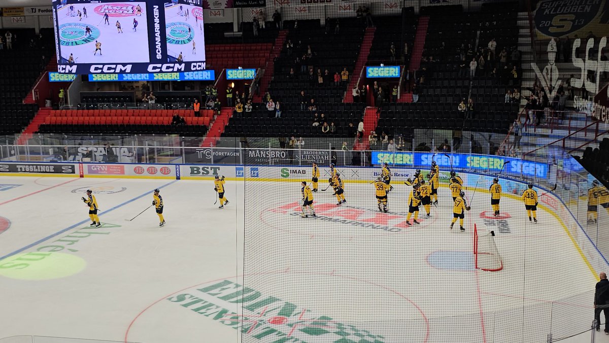 Vårt kära <a href="/SodertaljeSK/">Södertälje Sportklubb</a> besegrade Oskarshamn med 5-3 i den näst sista träningsmatchen. Mitch Lewandowski och Brett Stapley stod för ett mål och en assist vardera under matchen. På fredag är det dags för sista träningsmatchen som spelas hemma mot Karlskoga. 💙💛 #twittssk