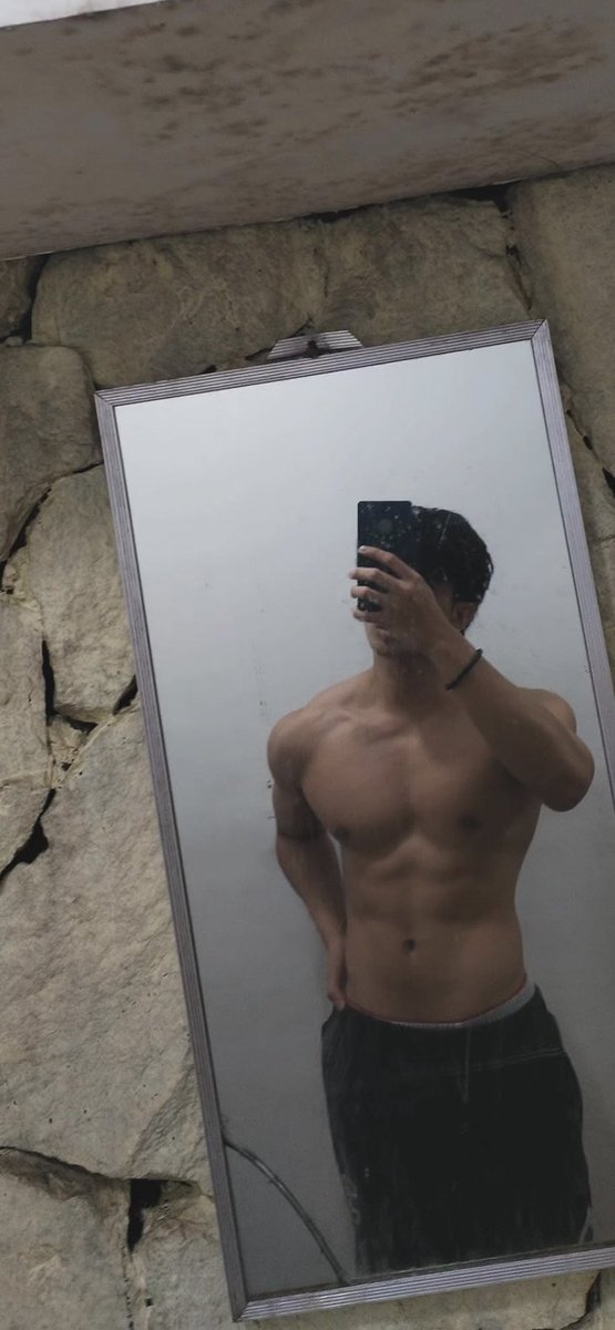 ughzuzu's tweet photo. #HotMen
#shirtlessmen
#toplessmen https://t.co/xMzwdJumSx
