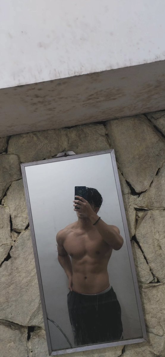 ughzuzu's tweet photo. #HotMen
#shirtlessmen
#toplessmen https://t.co/xMzwdJumSx