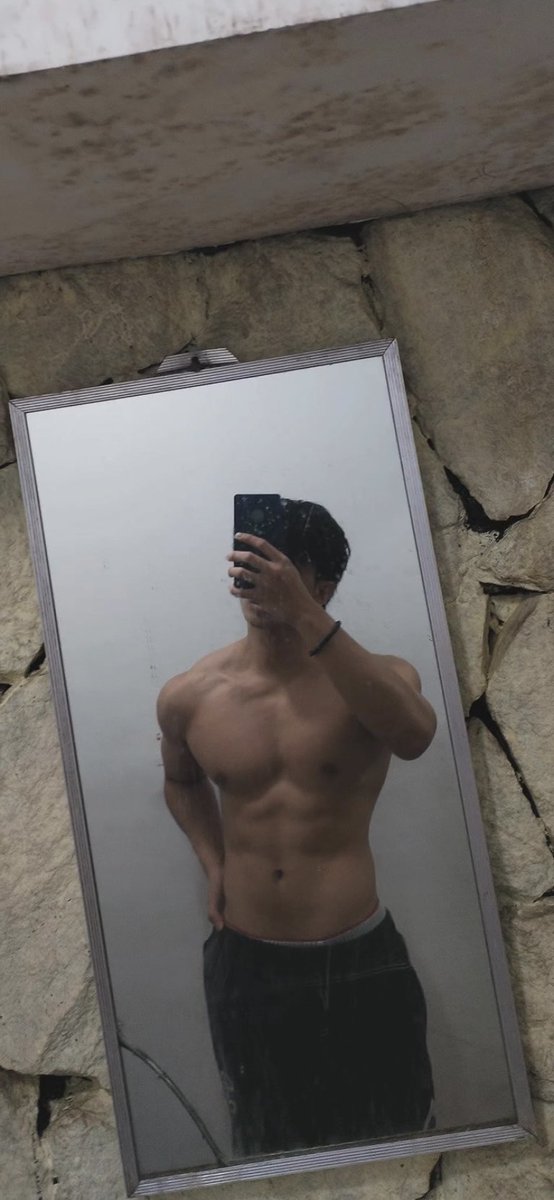 ughzuzu's tweet photo. #HotMen
#shirtlessmen
#toplessmen https://t.co/xMzwdJumSx