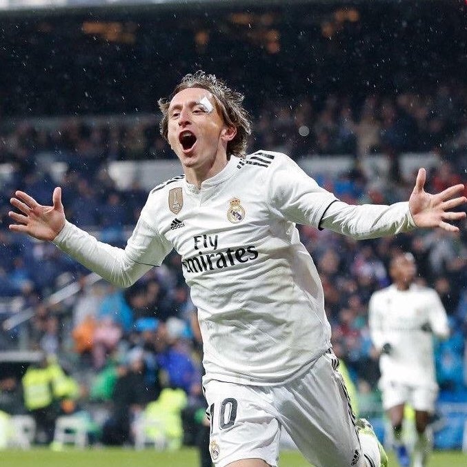 Modric 17/18:
⚽️ 13 G/A 
🌟 17 MOTM 
🎯 14 Big chances created  

Pedri 24/25:
⚽️ 18 G/A 
🌟 23 MOTM 
🎯 19 Big chances created  

One got a Ballon d’Or, the other gets called overrated 🤡