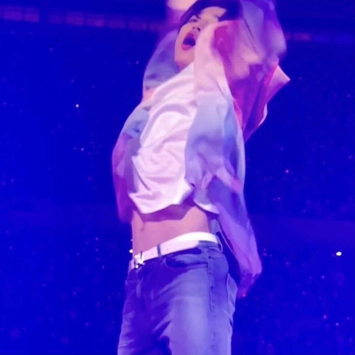 I see THIS and i’m supposed to function like a normal human being ??!!