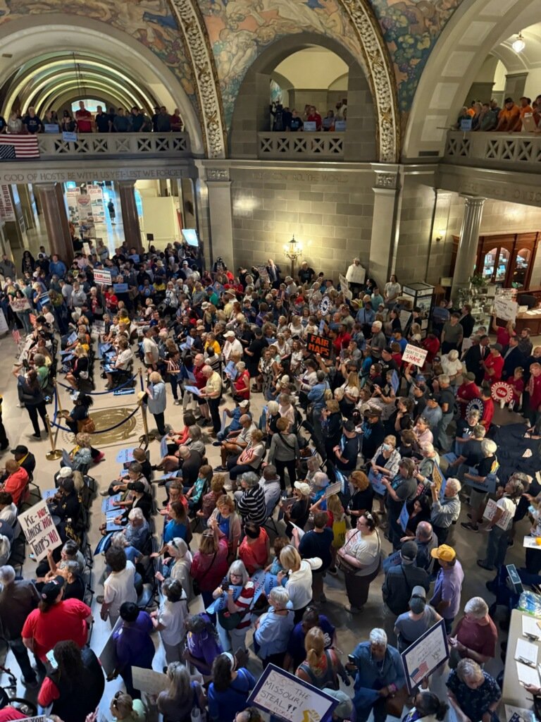 TracyMcCreery's tweet photo. Energetic huge crowds of Missourians are not happy Jeff City politicians are trying to rig Congressional maps and change initiative petitions to silence their voices. #moleg https://t.co/SaYXb2t9hX