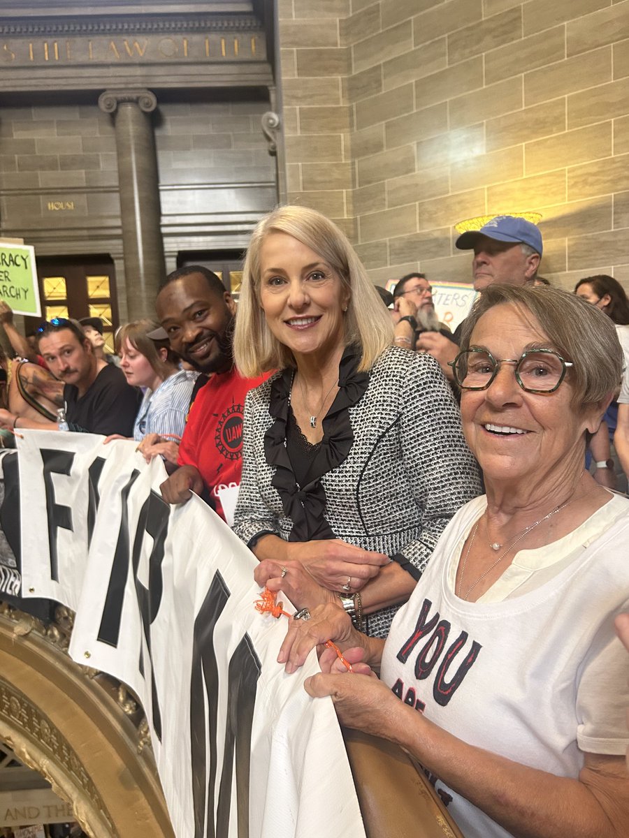 TracyMcCreery's tweet photo. Energetic huge crowds of Missourians are not happy Jeff City politicians are trying to rig Congressional maps and change initiative petitions to silence their voices. #moleg https://t.co/SaYXb2t9hX