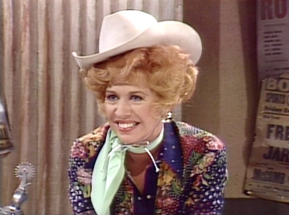 RetroNewsNow's tweet image. Polly Holliday, Who Played Flo on ‘Alice,’ Dies at 88  variety.com/2025/tv/obitua…
