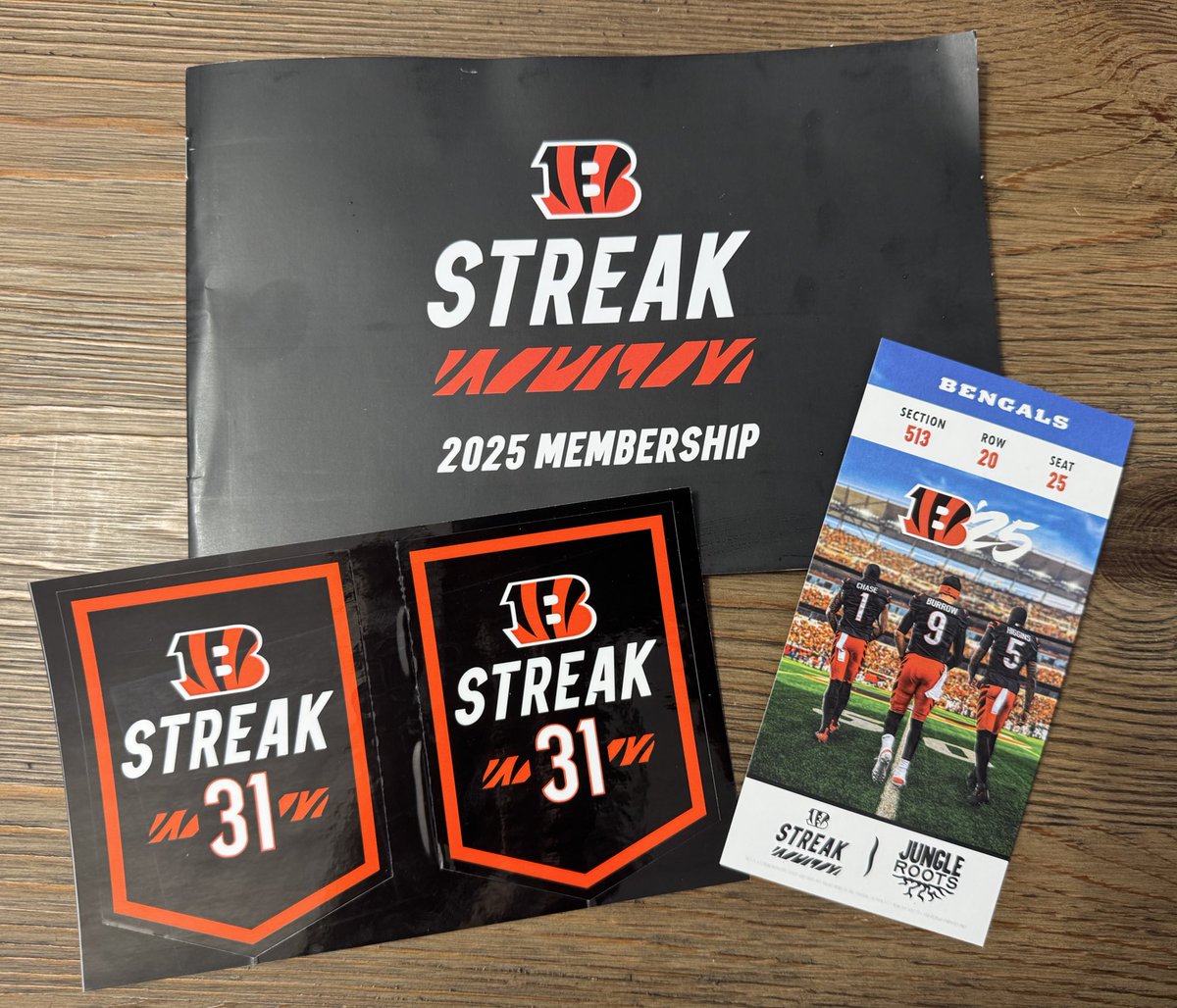 bengaljims_BTR's tweet image. Nice little suprise today in the mail from the Bengals.

WHDOEY! #RuleTheJungle