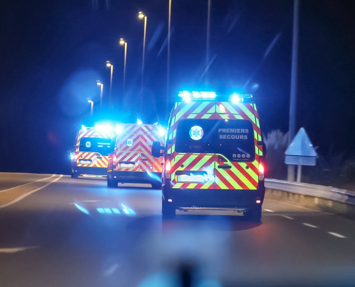 💪 Un uniforme, c’est bien.
Mais face aux défis des missions, il faut surtout… des moyens de #professionnels.

#urgence #secours #soutien #déclenchement #population #equipe