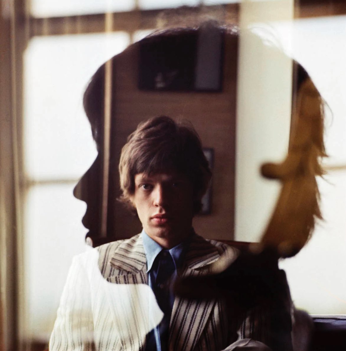 A moment caught between reflection and reality, captured by Bent Rej
