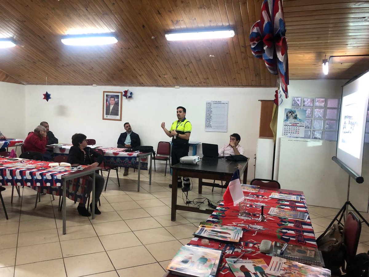 Visitamos a la Unión Comunal de Juntas de Vecinos de Santa María, para dar a conocer el reciente Comité de Gestión Usuaria del SAMU Aconcagua. Esta instancia busca acercar el servicio a la comunidad, promoviendo la participación y el diálogo con las organizaciones sociales.