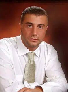 Yarın Yavuz dirilip bize buyruk verince 
Kızgın kum çöllerini yeni baştan aşarız. 
Kanlarımız sebildir; akıtarak hepsini 
Belirsiz mezarlarda anılmadan yaşarız
<a href="/sedat_peker/">Sedat Peker</a> 
#SedatPeker 
#BirUmutturYaşamak