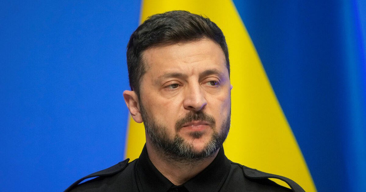 Zelensky, de clown die oorlog wil verkopen aan Europa.

Door, ciganska Kraljica Mariba🌸

Luister ff, mensûh. Deze Oekraïense stand up comedian Zelensky blijft maar eisen spuien alsof hij op een slechte Netflix show staat.. Kom, kom, Europeanen, laat ons samen oorlog maken met