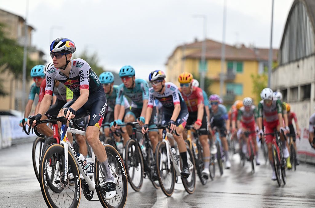 The autumn Italian 🇮🇹 classics season has started. The weather 🌧️ wasn’t great, but overall it was a solid race.

Still missing some rhythm on the climbs, but hoping things will get better from here.

<a href="/RBH_ProCycling/">Red Bull – BORA – hansgrohe</a> 

#girodellatoscana #redbullborahansgrohe

🖼️ <a href="/GettySport/">Getty Images Sport</a>