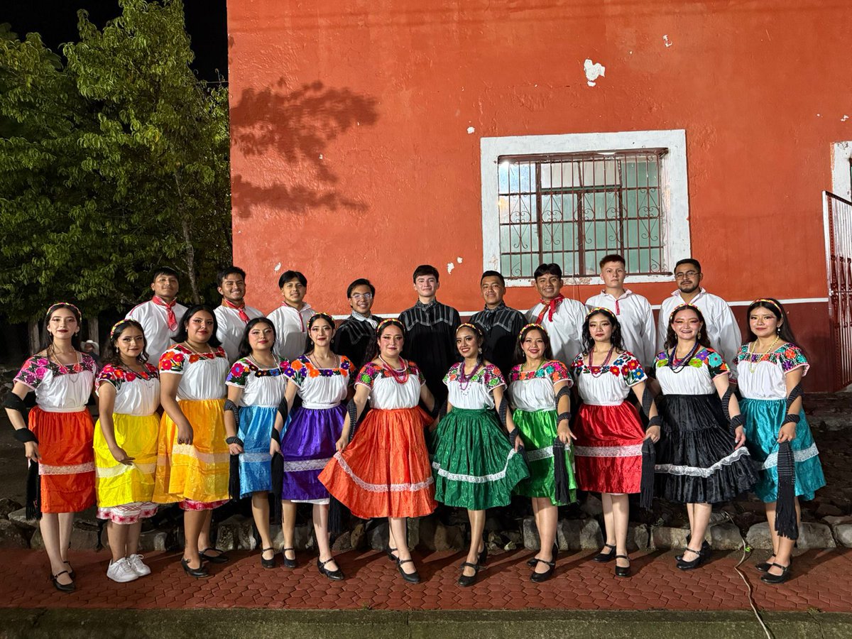 ¡Talento universitario en acción!
Agradecemos la invitación de la localidad de San Nicolás Atecoxco para la participación de grupo de danza Tetonalli Mázatl, su evento cultural.
#SomosUTSH #TerritorioVENADOS