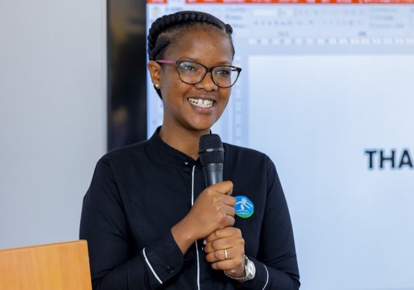 RinoRamz's tweet image. Trusting people is hard nowadays.  
A person can smile at you while hiding deep hatred inside!

This is #Gisele_Umuhumuza, the former head of #WASAC, who later became the  PS at #MININFRA.  
The Nyarugenge Primary Court has ordered her to be held in 30-day provisional detention.