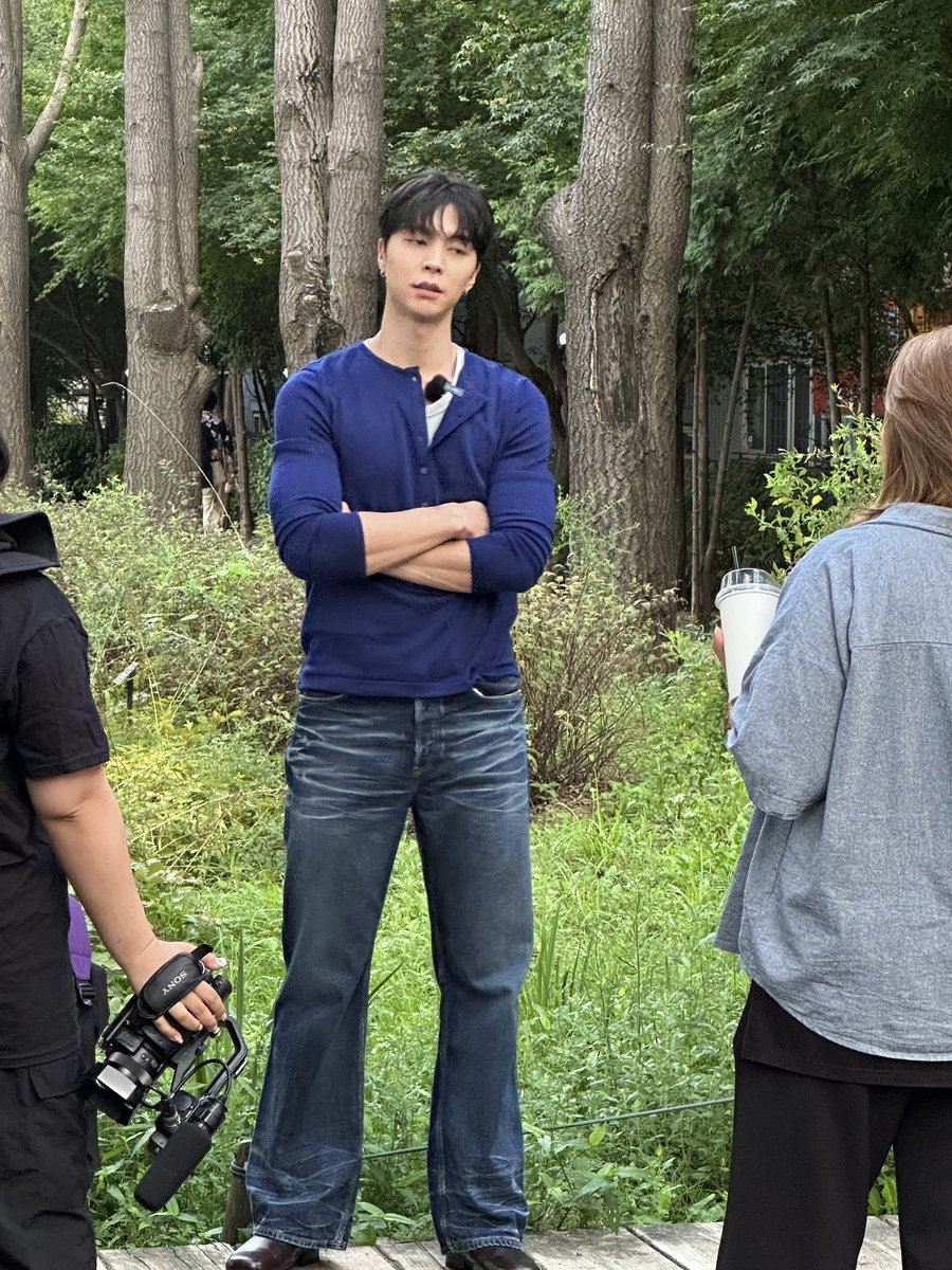 he’s so tall and handsome my god