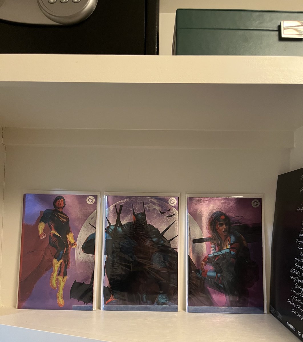 Haven’t got the chance to properly hang them up but yall see them?! Absolutely love these variant covers.