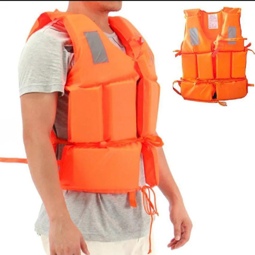 یہ Life jacket 
1500 سے 2000 روپے میں مل جائے گی ۔ جن علاقوں میں فوری ضرورت ہے برائے مہربانی اپنی اعتماد کی NGO یا سرکاری لوگوں تک پہنچائیں ۔ صرف جلال پور پیر والا اور گردونواح میں 1 لاکھ سے اوپر لوگ پھنسے ہوئے ہیں ۔
جو کچھ عطیہ کر سکتے ہیں کریں ۔ اس میسج کو ری پوسٹ کریں ۔