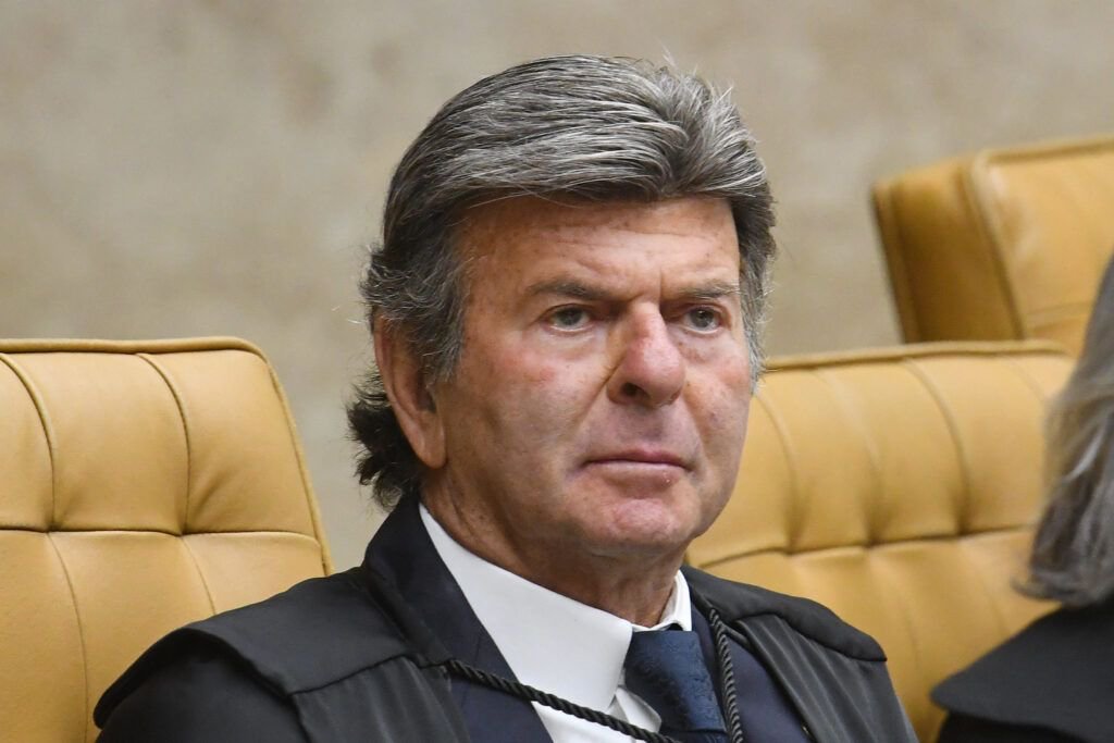 Um debate se impõe neste momento histórico: é peruca ou não é?