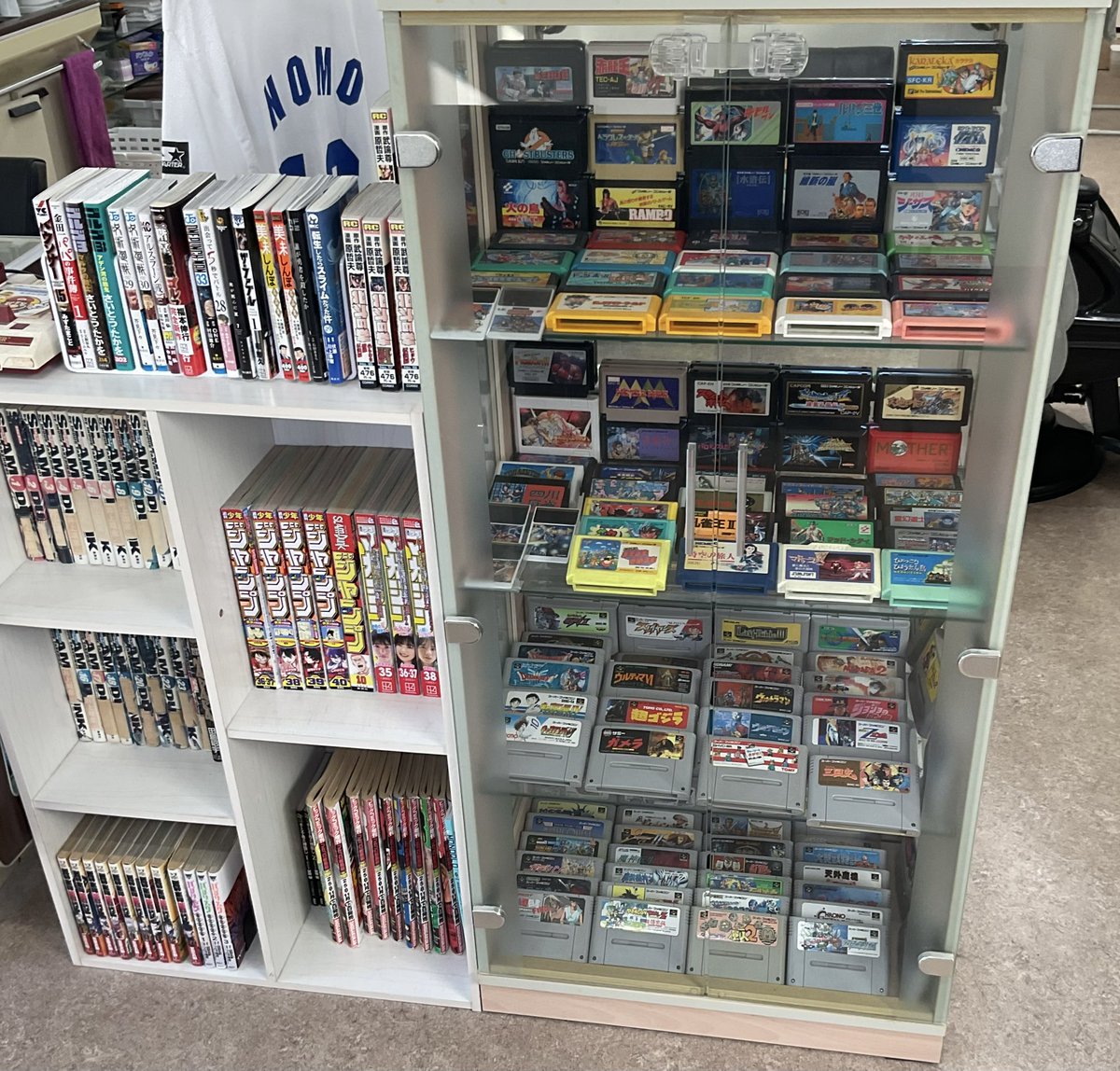香川県丸亀市飯山町「理容室CALM」ファミコンソフトやレトロゲーム集めてプレイしている散髪屋47才。 tweet media