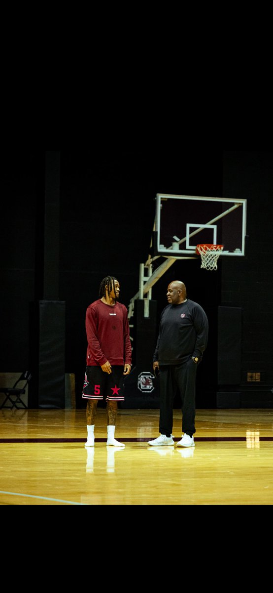 Appreciate my guy <a href="/TheCaptain_03/">Carey Rich</a> for everything. We’re super excited about this year and will need everybody in Columbia to have our back through the ups and downs. #CMoney #GoCocks🤙🏽