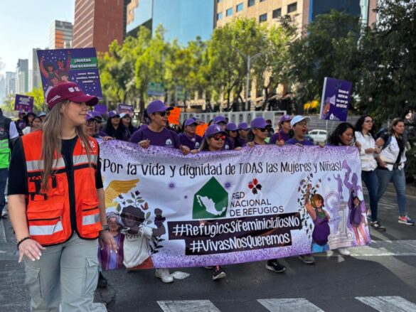 Cimacnoticias's tweet photo. La Red Nacional de Refugios alertó sobre la fusión e invisibilización del Programa de Refugios en el Proyecto de Presupuesto de Egresos de la Federación 2026 (PPEF 2026), lo que pone en riesgo su operatividad al escatimarle recursos
📲 https://t.co/PjhtXEMn4q
#PeriodismoFeminista https://t.co/yl799iC3A4