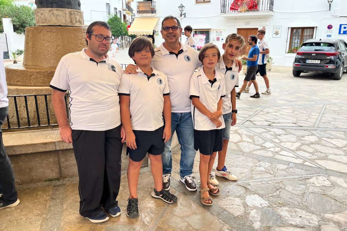 Campeonato de Andalucía de Ajedrez Rápido por Equipos
El Club Ajedrez Coín brilla en Zahara de la Zierra
Cárdenas Coín tercero de la general, Capricho Helado Artesano Coín cuarto de la general, Isoluz Coín Subcampeones sub1800 por equipos
clubajedrezcoin.com/campeonatos-de…
<a href="/DelegMalagaAjed/">Deleg Malaga Ajedrez</a>