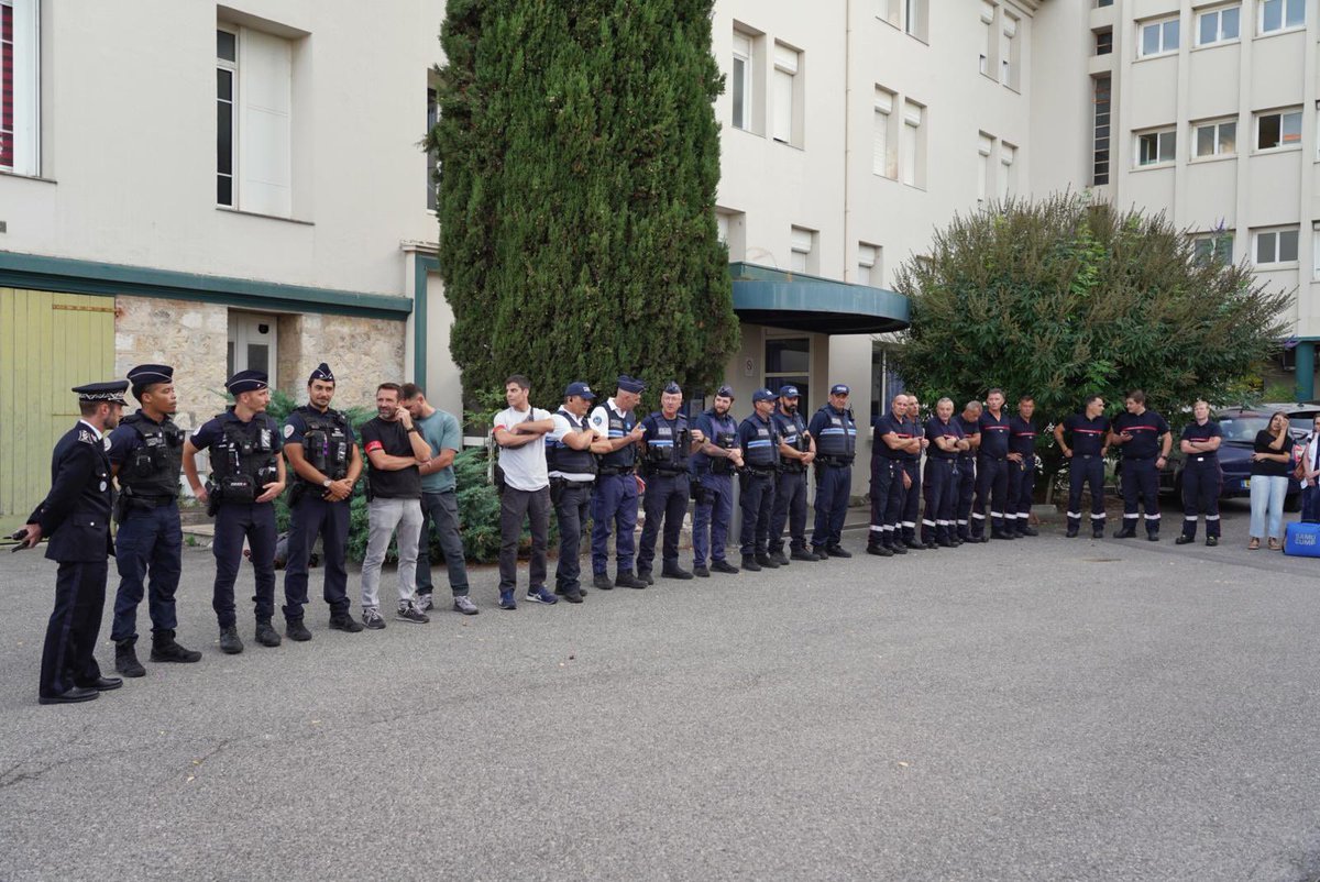 Présent ce soir avec <a href="/EricPAUGET1/">Eric PAUGET</a> , <a href="/AlexndraBorchio/">Alexandra BORCHIO FONTIMP 🎗️</a> , <a href="/serge_amar/">Serge Amar</a> Amar et <a href="/MarikaRoman/">marika roman</a>  pour accueillir Madame <a href="/AnnieGenevard/">Annie Genevard</a> , ministre de l’Agriculture et de la Souveraineté alimentaire, venue au lycée agricole d’#Antibes à la suite de l’agression brutale survenue ce jour.

La