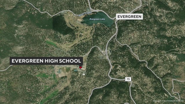 TheIndeWire's tweet image. 🚨BREAKING🚨:MULTIPLE SHOT AT EVERGREEN HIGH SCHOOL, COLORADO ⚠️🚨

At least two students wounded in an active shooter situation in Jefferson County. Victims taken to hospital; authorities investigating. Reunification center set up at Wilmot Elementary.